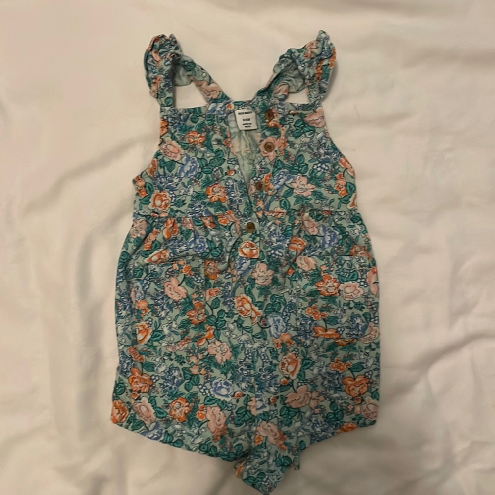 Old navy floral romper 3-6m